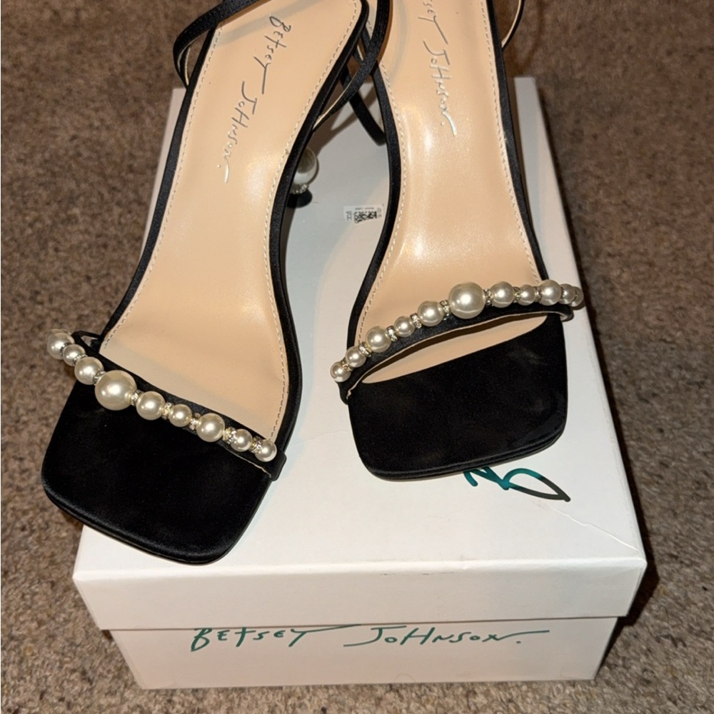 Betsey Johnson Black Pearl-Embellished Women's Heels - Picture 4 of 5